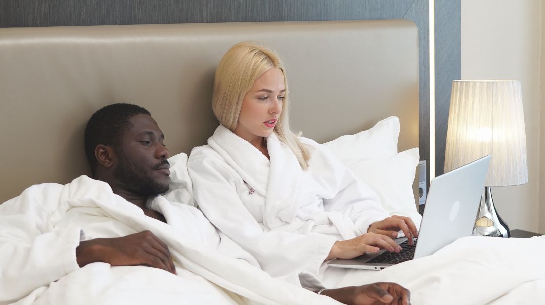 african-man-and-caucasian-woman-with-laptop-in-hot-RTWR9W9